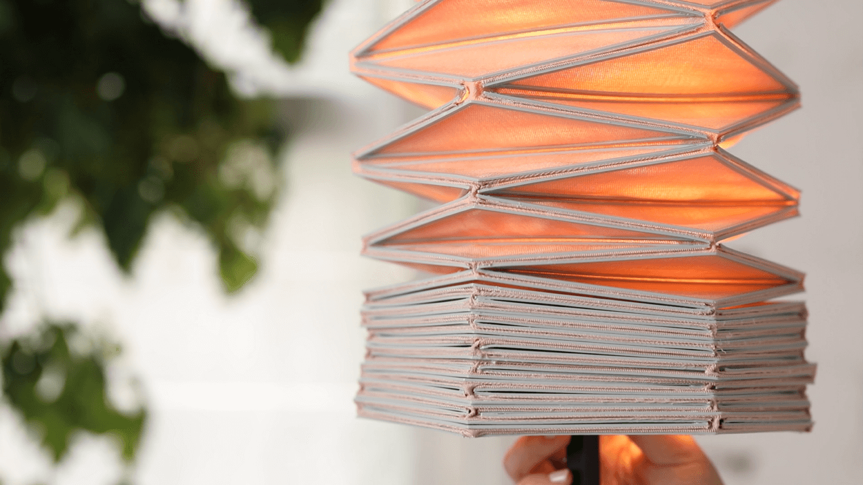 The lamps gradually turn on and off depending on how they are stretched. Credit Ofek Avshalom.png