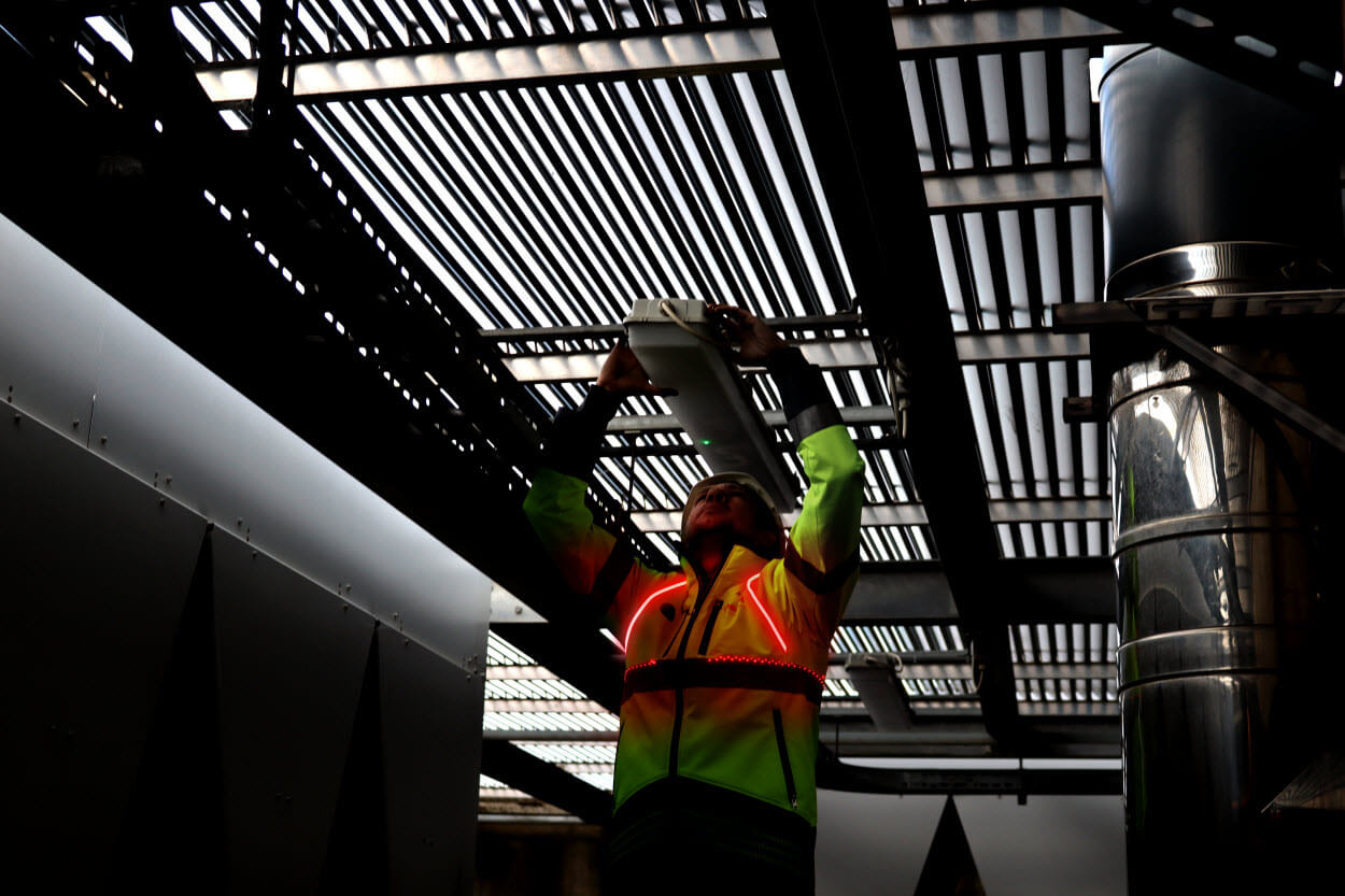 Coats Signal Active Illumination is a washable, lightweight and customisable LED light system.JPG