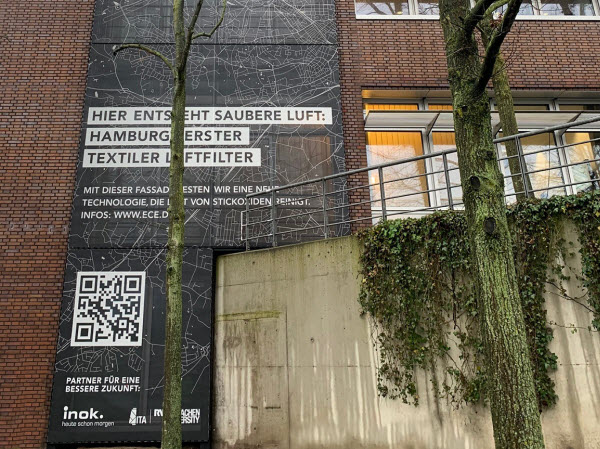 The researchers achieved the reduction of harmful nitrogen oxides (NO and NO2) by means of a facade coating.jpg (1)