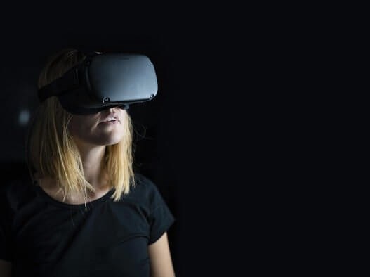 AR and VR technologies could add a digital layer to physical fashion retail experiences.jpg