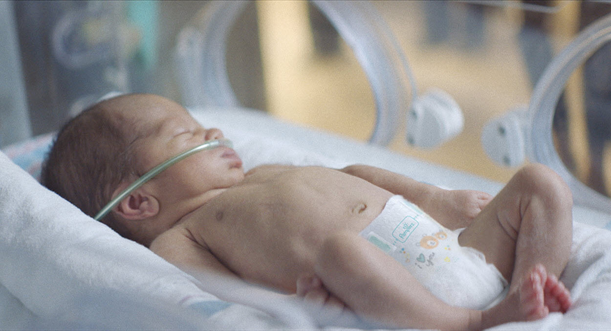 web Pampers Preemie Swaddlers are designed to help minimise stressful diaper changes and outside disruptions, such as leakage.jpg
