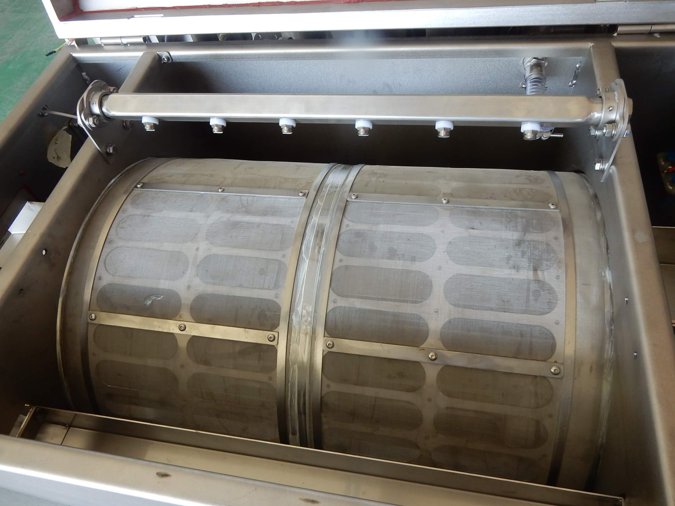 The Rotoclean system tackles oil stains on circular knitted fabrics.JPG