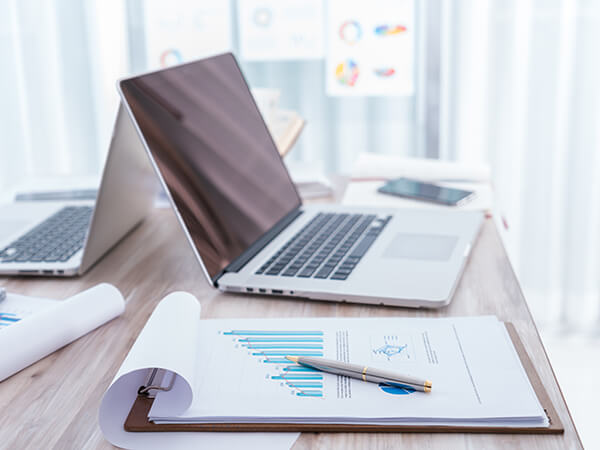 financial-charts-table-with-laptop--thumbnail.jpg