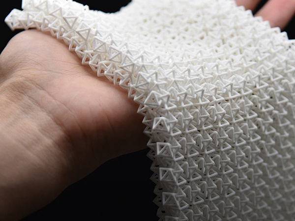 3D printed chain mail transforms under pressure