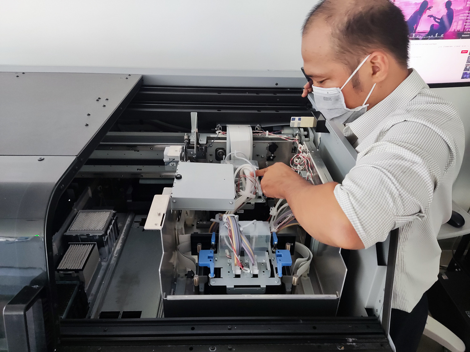 Technical considerations for large scale DTG printing