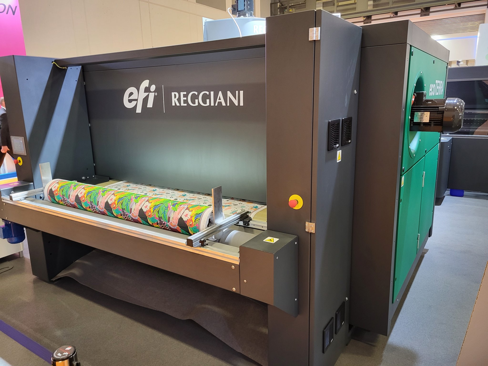 EFI Reggiani Showcased Its Ecoterra Pigment Printer At FESPA Global Print Expo, Equipped With Power Query Software From Inèdit